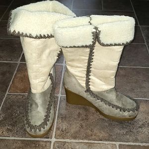 NWOT AMERICAN EAGLE SUEDE SHERPA LINED BOOT WITH WEDGE HEEL SIZE 11